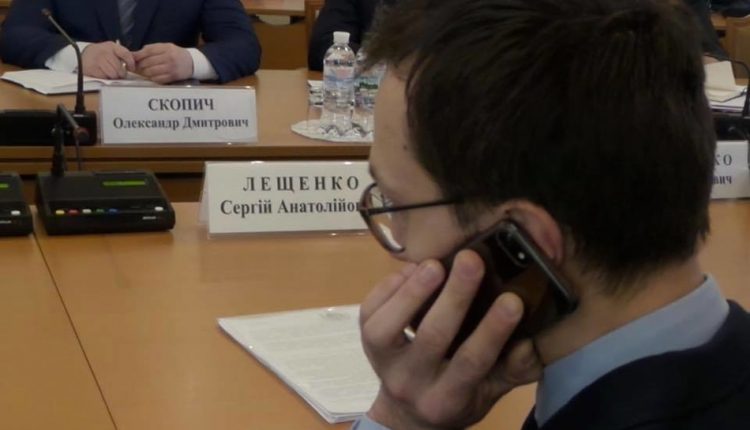 Лещенко переписывается с беглым Онищенко, «слившим» его связь с Григоришиным