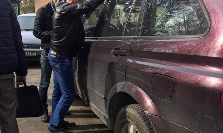 На Киевщине сельский голова задержан при получении 60 тысяч взятки (фото)