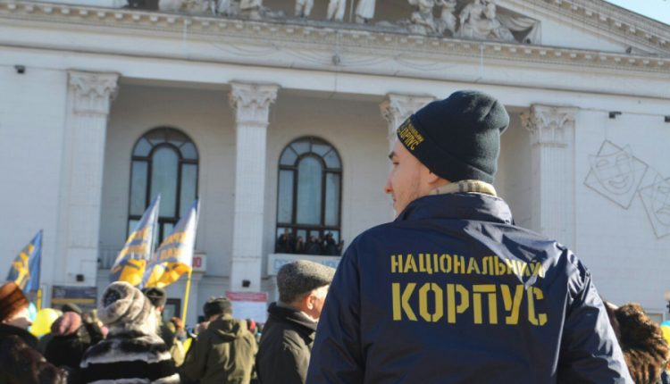 «Национальный корпус» обещает не дать продать Сбербанк в «прокремлевские руки»