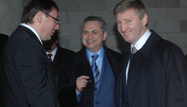 Луценко заявил об аресте акций «Укртелекома» Ахметова