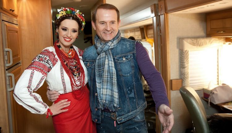 Жена Медведчука рассталась с телеканалом Пинчука