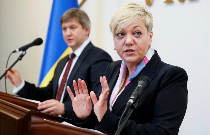 Гонтарева с Данилюком улетели в США, но обещали вернуться