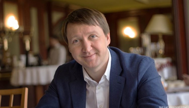Министр Кутовой в марте резко «обнищал»