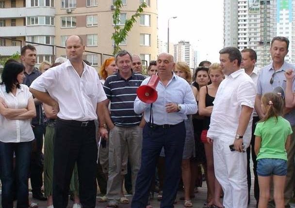 Главу района Киева задержали по подозрению в растрате 2,6 млн