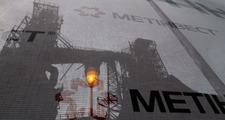 Холдинг Ахметова прекратил отношения с работниками на оккупированной территории