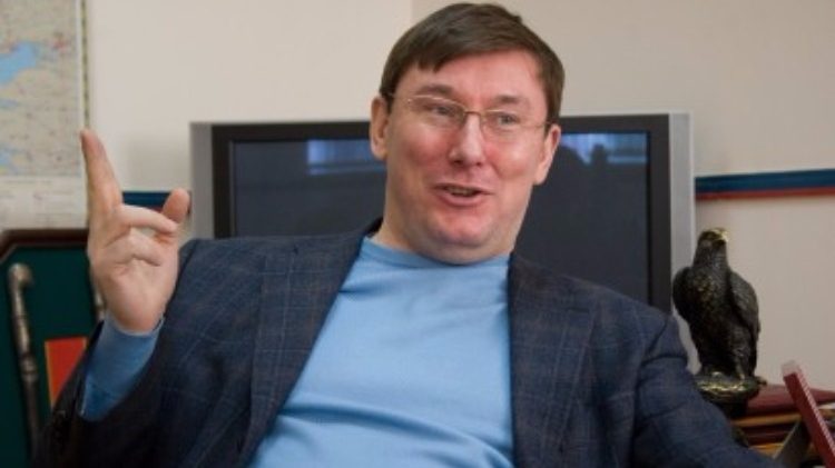 Как Луценко, его жена и заместитель «разлетались» из Украины на курорты