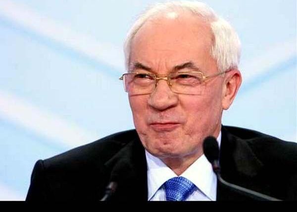 Суд арестовал секретный чемодан и самурайский меч Азарова