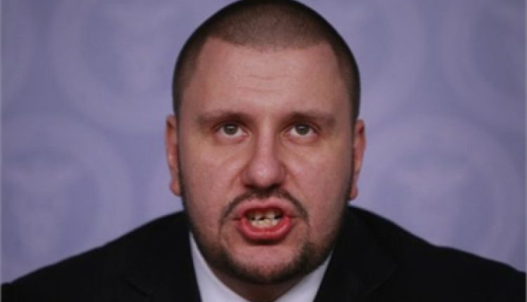 Беглый экс-глава Минсдоха решил окончательно перетянуть на себя одеяло Ахметова