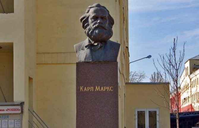 В ROSHEN только сейчас признались, что в декабре избавили Киев от Маркса