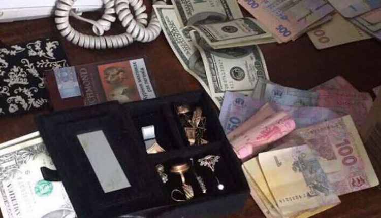 Главу райгосадминистрации задержали на взятке в $ 2,3 тысячи