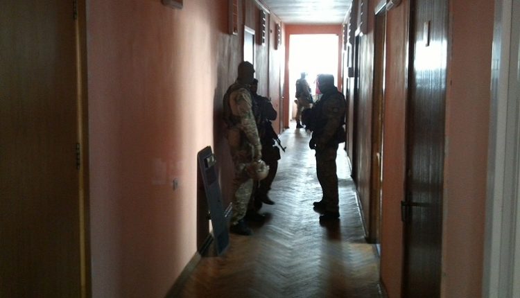 В горсовете Ирпеня полиция проводит обыски