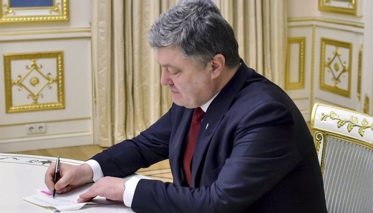 Порошенко подписал закон про рынок электроэнергии