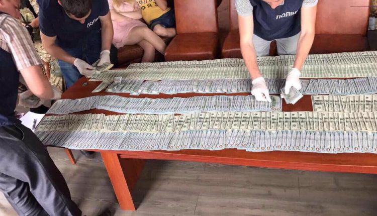 На Волыни изъяли $90 тысяч «черной кассы» таможни