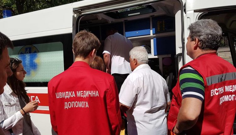 Голодающую Сыроид из-под Администрации президента увезли на «скорой»