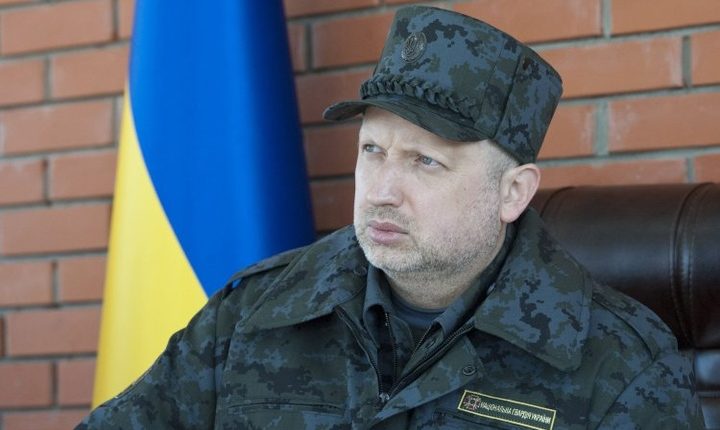 Турчинов в мае заработал меньше своего заместителя