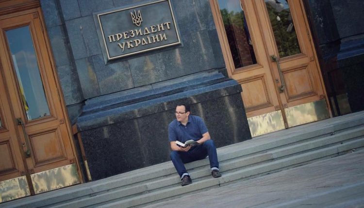 Опубликованы темники Банковой о «мусорной» голодовке и отставке Садового