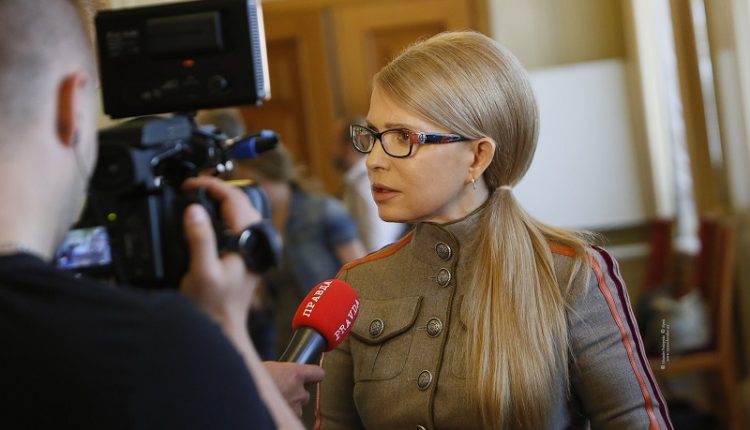 Тимошенко пришла в Раду в «военном кителе»