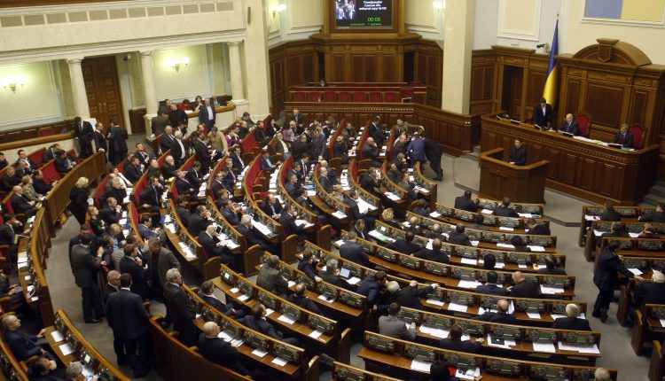Стало известно, когда Рада может дать ГПУ доступ к телам шестерых нардепов