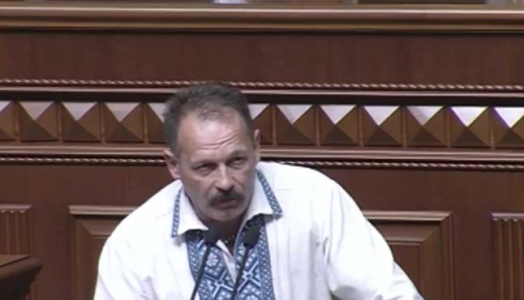 Протаранивший киевский трамвай нардеп Барна проведет еще неделю в больнице