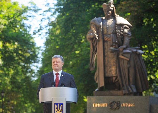 Порошенко подготовил проект изменений в Конституцию об отмене депутатской неприкосновенности
