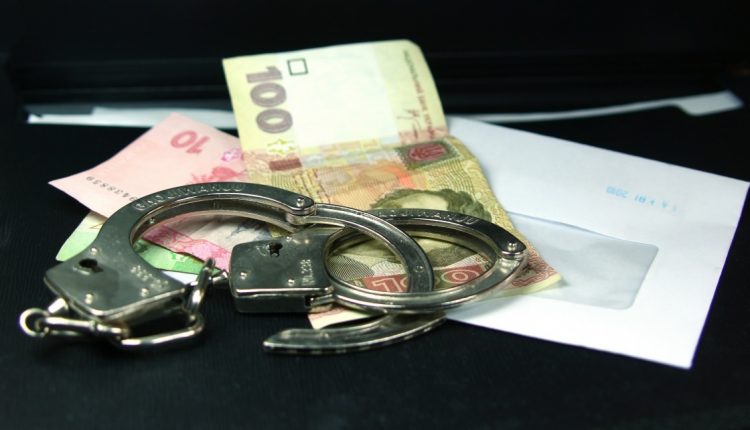 На Донетчине за взятку задержан прокурор-вымогатель