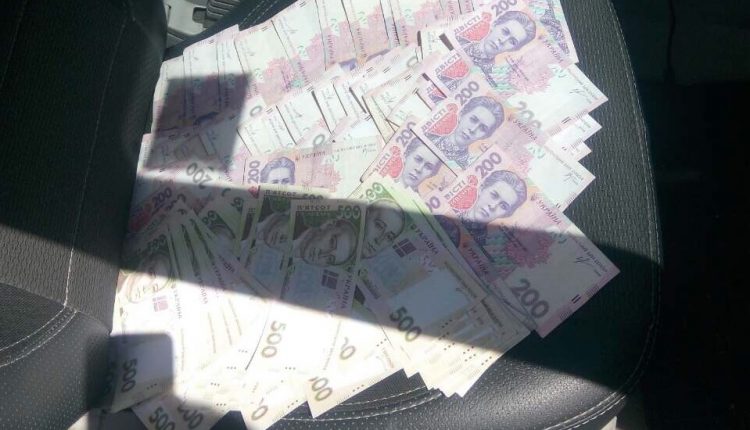 В Киеве следователя полиции задержали за вымогательство 76 тысяч