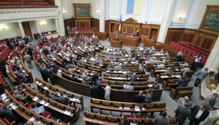 Порошенко может «перезагрузить» Раду из-за земли
