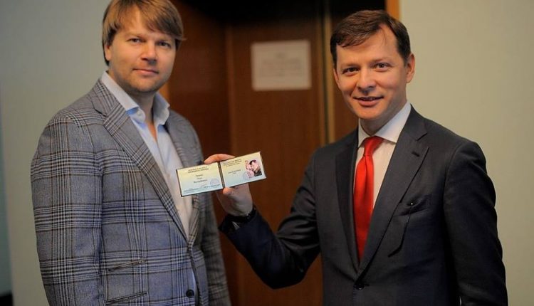 Ляшко улетел на отдых в Хорватию вместе с кумом Сухиным