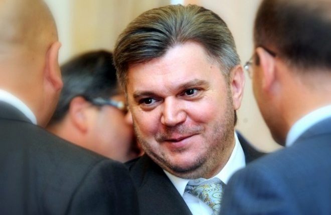 В «БРСМ-Нафте» милые бранятся — только тешатся