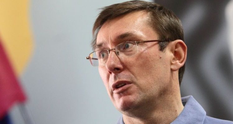 Луценко уверяет, что не видит, куда можно «перелететь» с места Генпрокурора