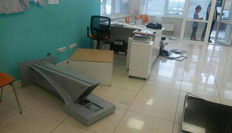 Киевляне начали громить центры по обслуживанию клиентов «Киевэнерго»