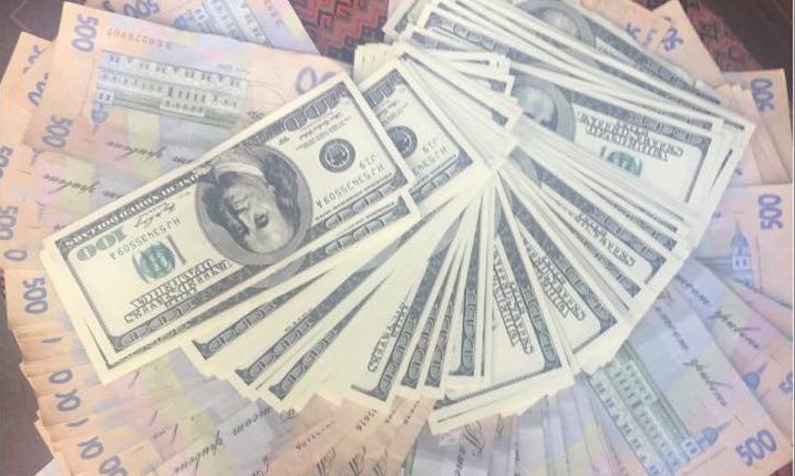 В Киеве на взятке в 60 тысяч задержан руководитель филиала «Укрэксимбанка»