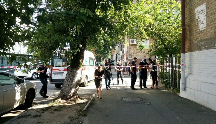 В Киеве при попытке вооруженного ограбления ранен мужчина
