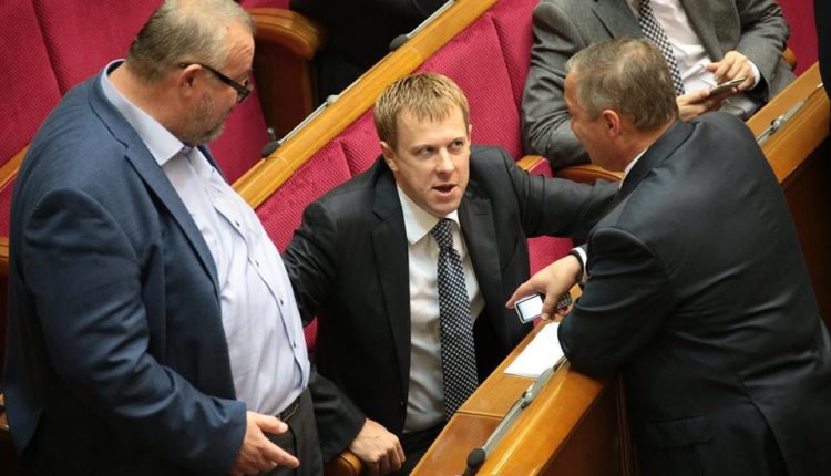 На Хомутынника проще нажать, чем договариваться