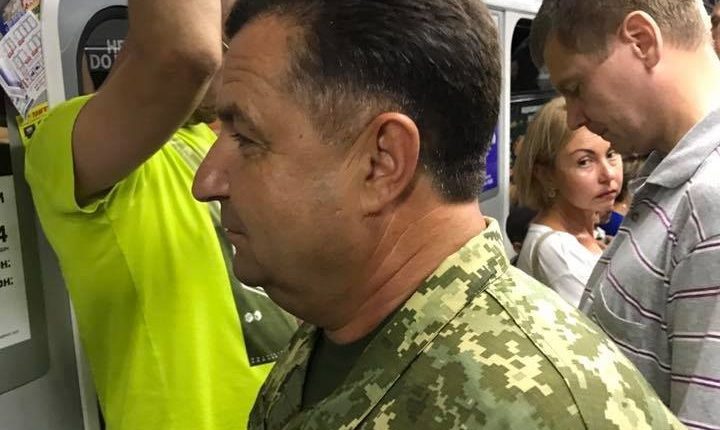 В киевском метро похвастались пассажиром-министром