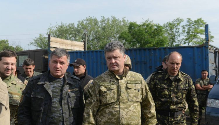 Порошенко с Аваковым наследили у «Стены»