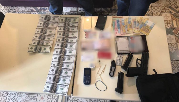 В Киеве за сутки задержали трех валютных мошенников