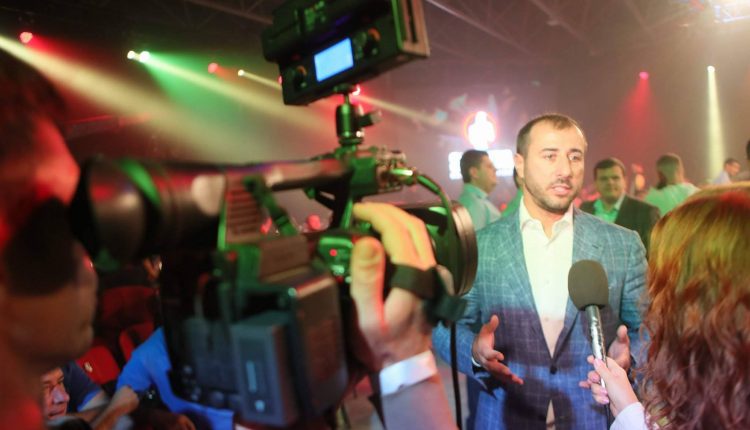Нардеп Рыбалка ушел в профессиональный бокс