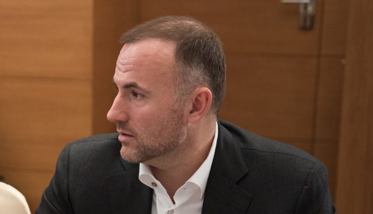Охлаждение президентского окружения влияет на доступ Фукса к месторождениям