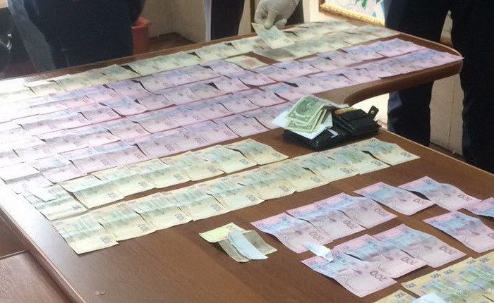 В Кривом Роге подполковник полиции вымогал у коммерсанта 15 тысяч