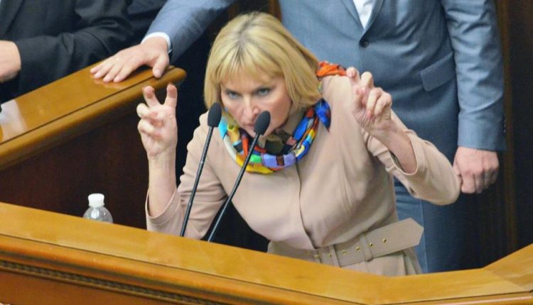 Луценко готова «козлить» нардепов, защищая подругу и парламентаризм