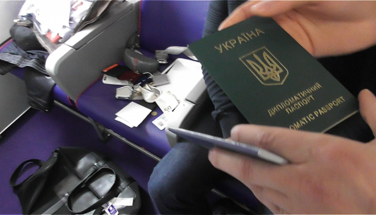 В НАБУ показали, что изъяли у Розенблата при попытке вылета в Германию
