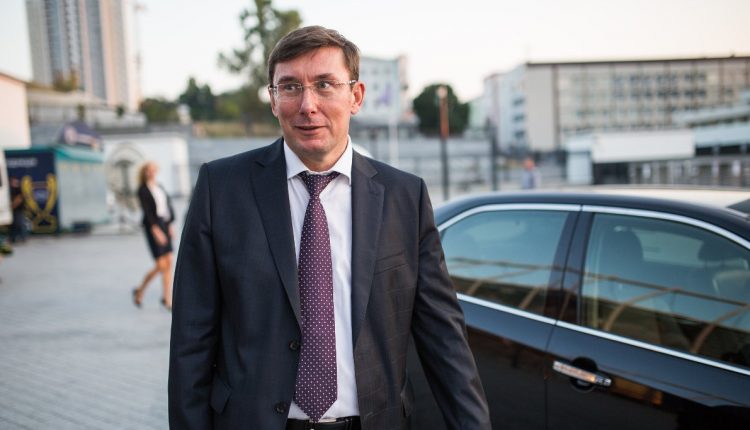 Луценко развлек братьев Суркисов анекдотом