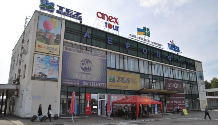 В аэропорту Запорожья СБУ задержала за взятку таможенника