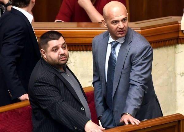 С парламентской парковки угнали «Мерседес» с документами Грановского