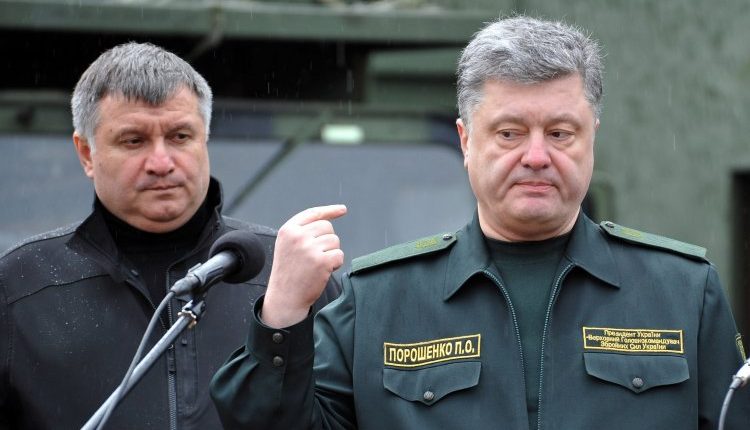 Стало известно, из-чего скандалили Порошенко с Аваковым