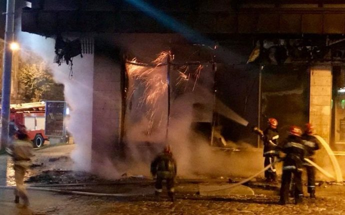 Во Львове ночью сгорел «Сбербанк России»