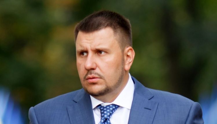 Элитные авто беглого Клименко продали за 4,5 млн