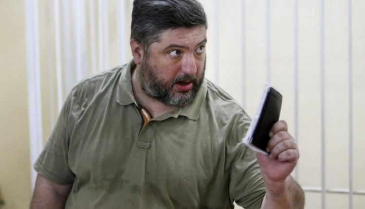 Суд вернул загранпаспорт заместителю Коболева