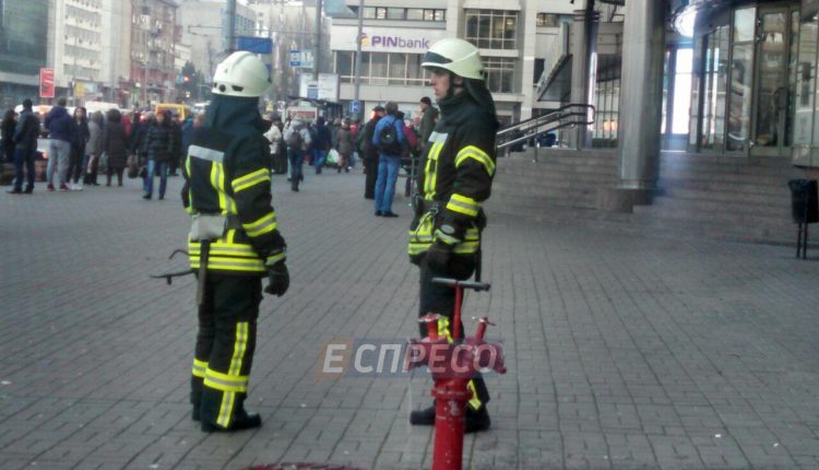 В Киеве сообщили о минировании телеканала, станции метро и двух ТРЦ